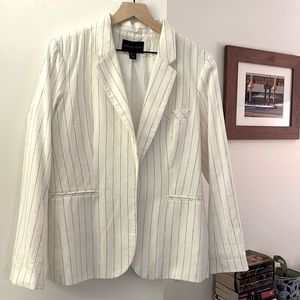 Adrienne Vittadini ~ NWOT Navy and White Striped Linen Blazer
